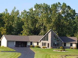 W3574 Schroeder Rd, Freedom, WI 54913