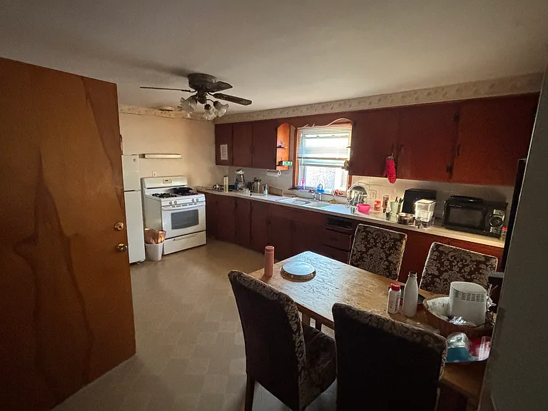 20 Hawthorne Ave — Photo 7