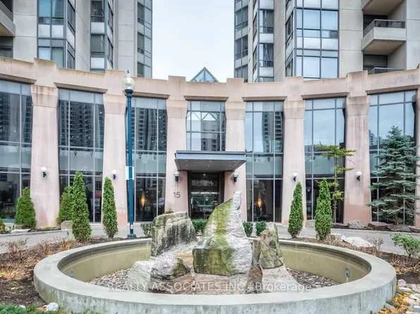 15 Northtown Way, Toronto, ON