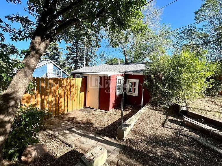 413 W Tyler St — Photo 9