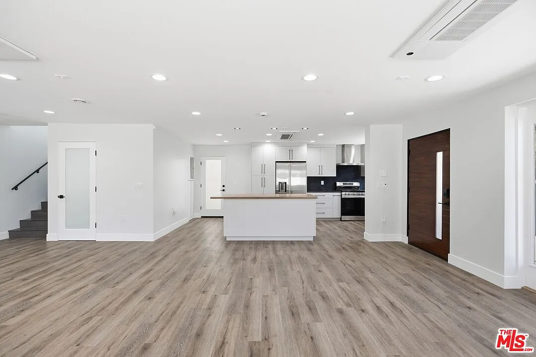 3 bed, 2.5 bath, 1740 sqft, $4,995 — Photo 3