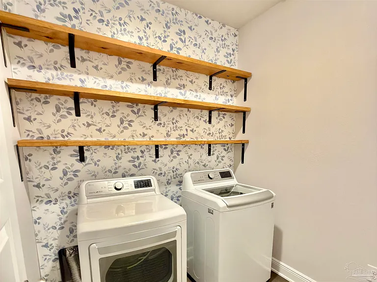 8026 Burnside Loop — Photo 6