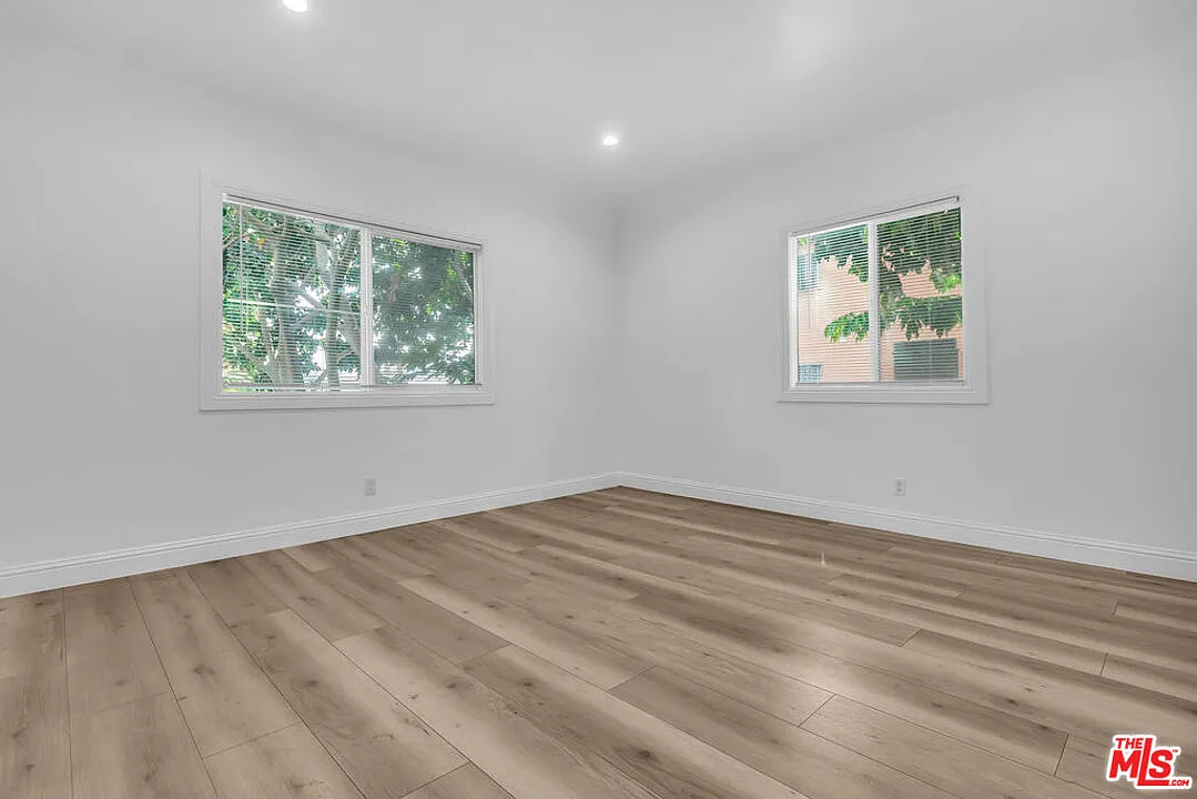 5 bed, 3.0 bath, 2000 sqft, $6,250 — Photo 2