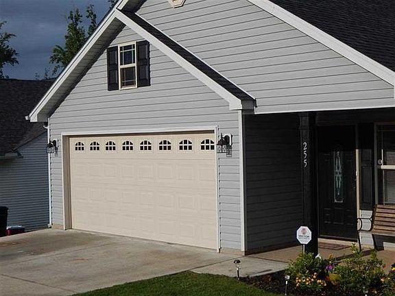 5th image of 255 Stockbridge Dr