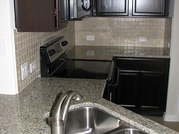 4th image of 304 Tallgrass Ln