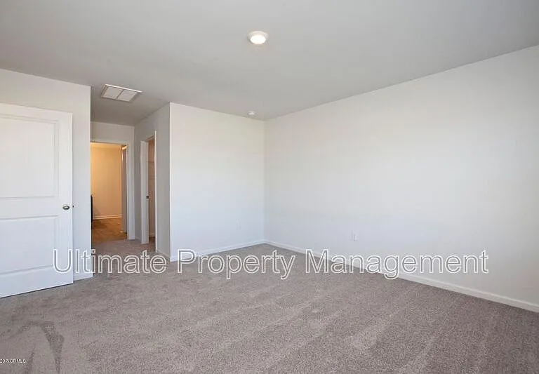 585 Draymore Dr NE — Photo 13