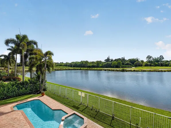 2214 Ridgewood Circle, Royal Palm Beach, FL 33411