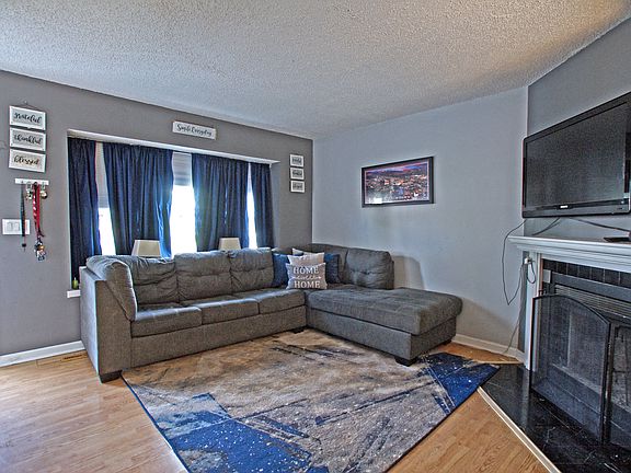 3rd image of 873 Pine Way Dr