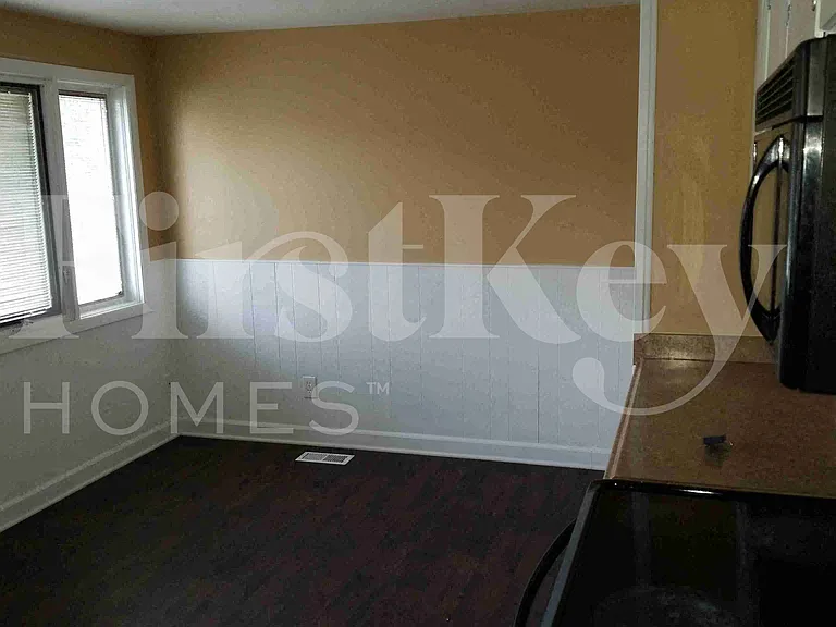 29 N Walnut Ln — Photo 6