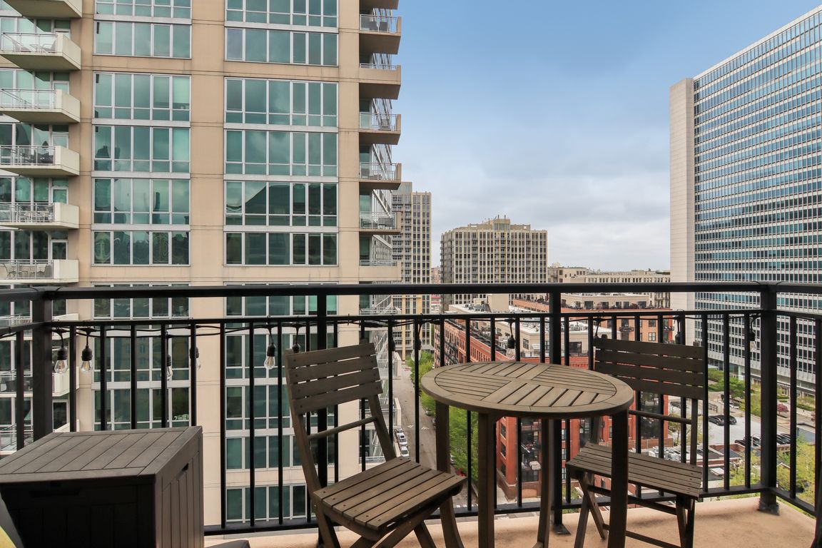 W Huron St-0205-030.jpg
