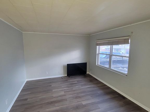 4th image of 77 Hanson Ln