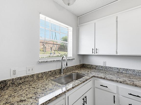 3rd image of 3828 Coates Cir