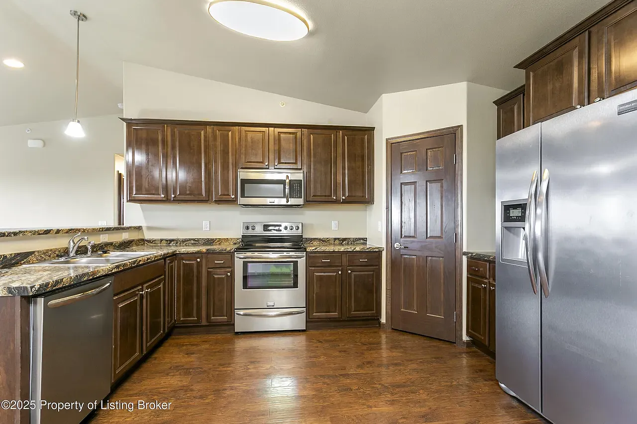 2 bed, 1311 sqft, $2,195 — Photo 4