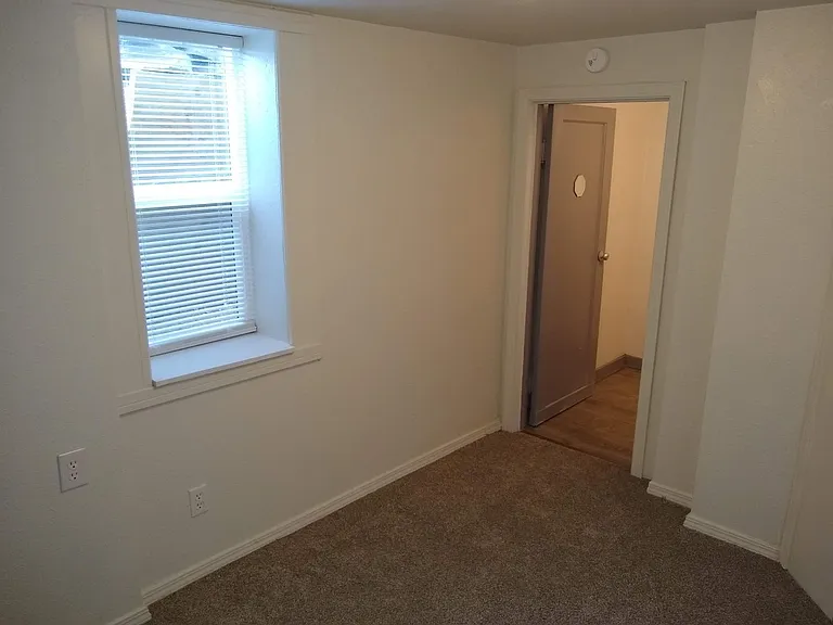 1390 Retsil Rd E — Photo 17