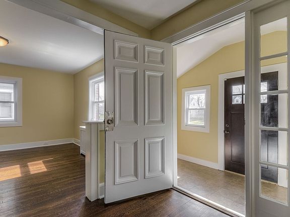 entrance vestibule and foyer