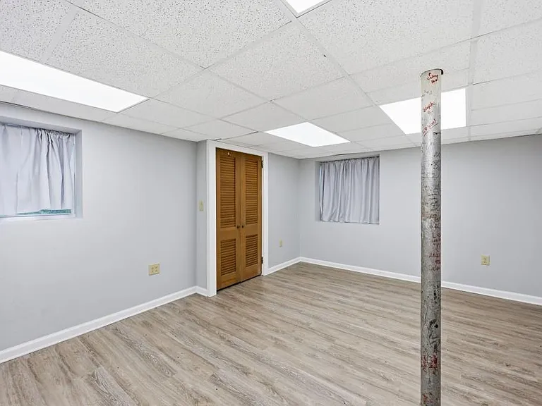 989 Rudolph St — Photo 21