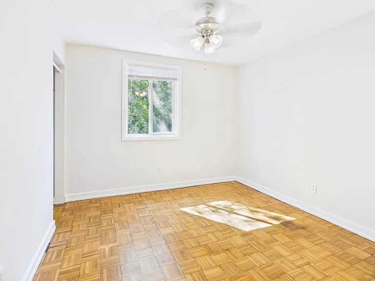 Forest Square Apartments — Photo 15