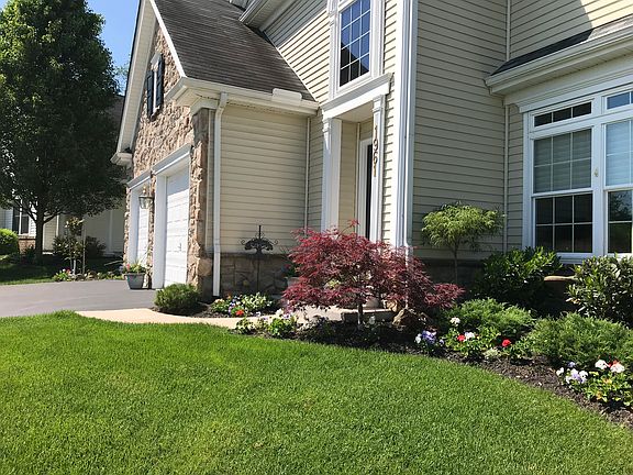 Angle view of front
