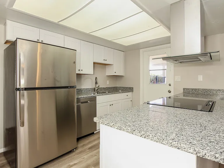 624 E Malibu Dr — Photo 12