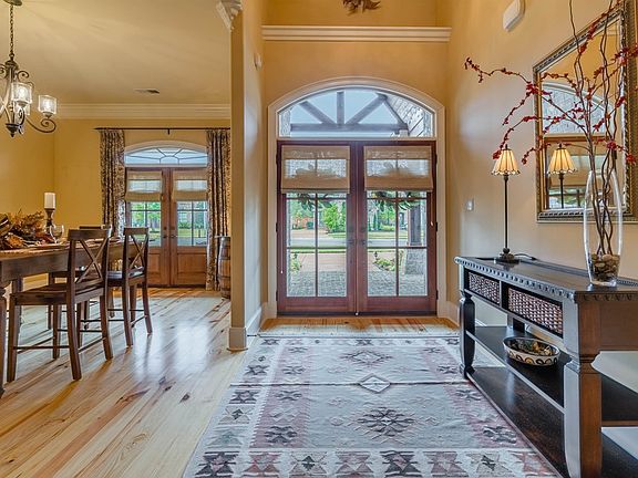 5th image of 110 Shady Ln