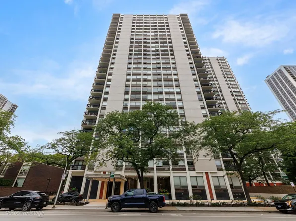 1455 N Sandburg Ter APT 803, Chicago, IL 60610
