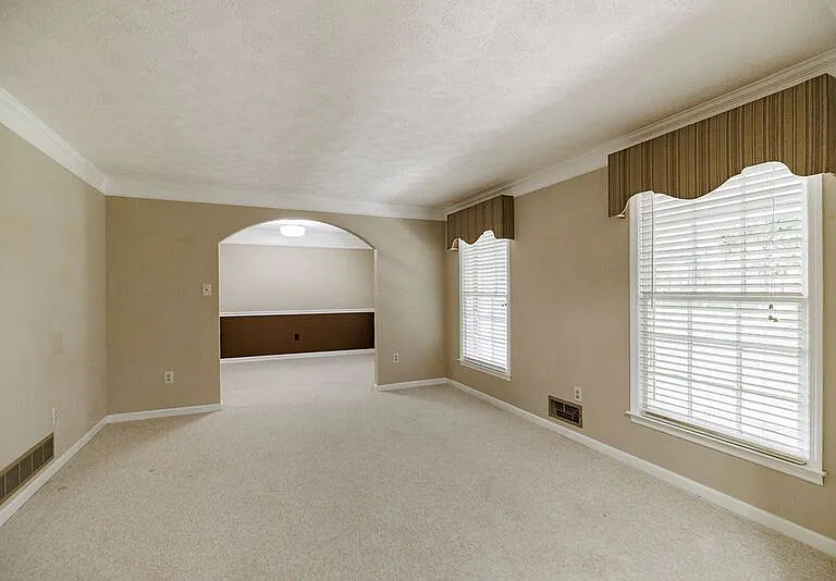 1110 Maple Cir — Photo 3