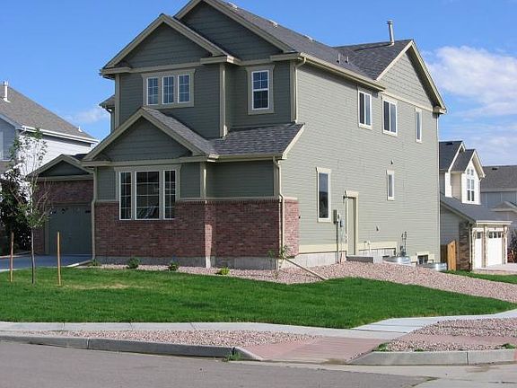 Older photo: rear and side yards are now fenced