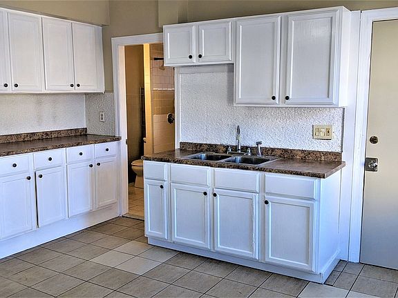 3rd image of 8-12 Flora St #2