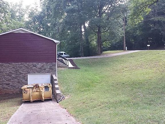 3rd image of 2852 Tony Dr