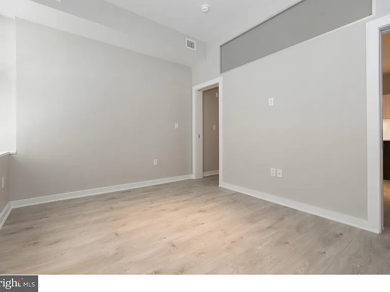1602 Sansom St #2 — Photo 10