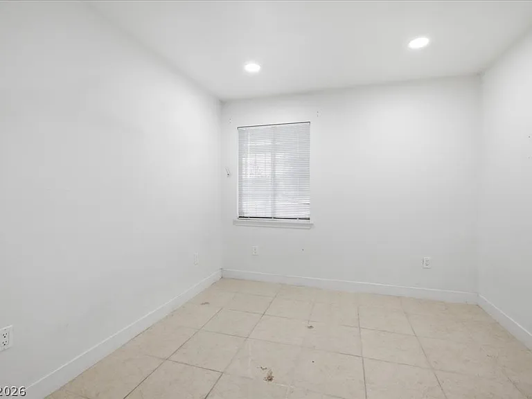 4013 Esmeralda Ave — Photo 11