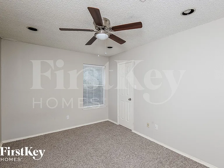 7956 Clear Brook Cir — Photo 15