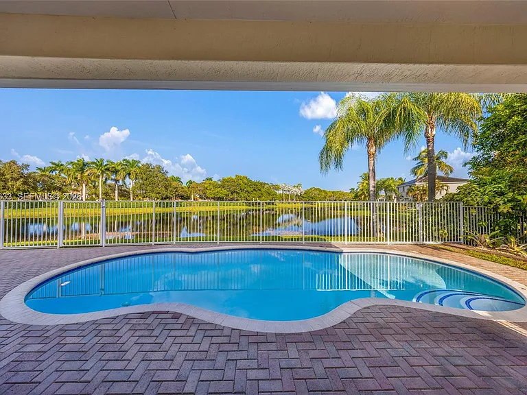1538 Tamarind Ct — Photo 28