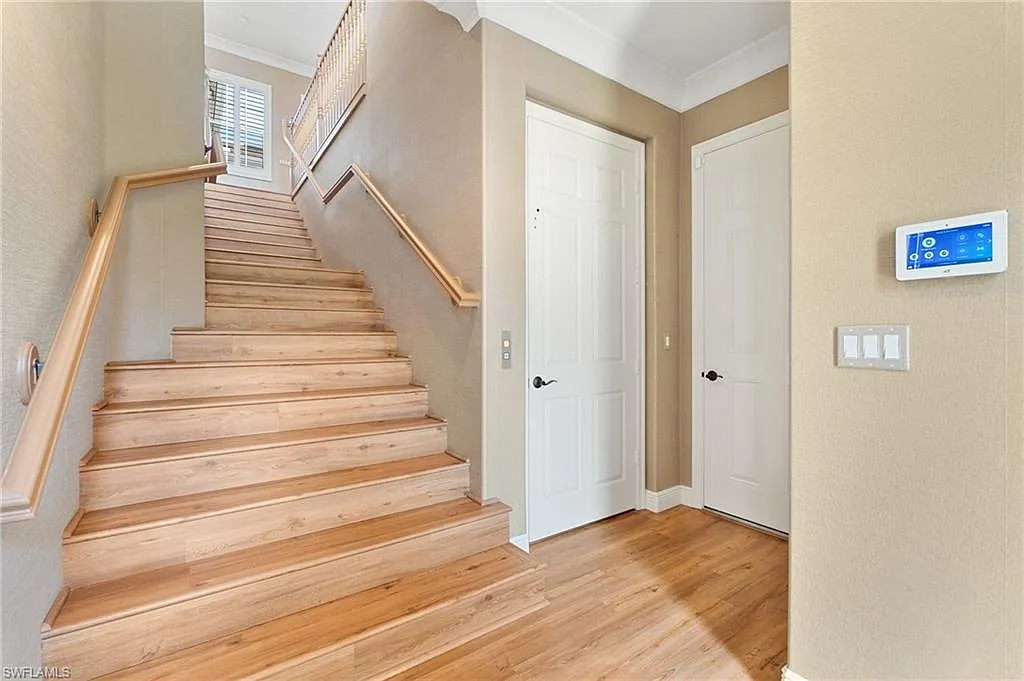 3 bed, 3.5 bath, 2547 sqft, $7,475 — Photo 2