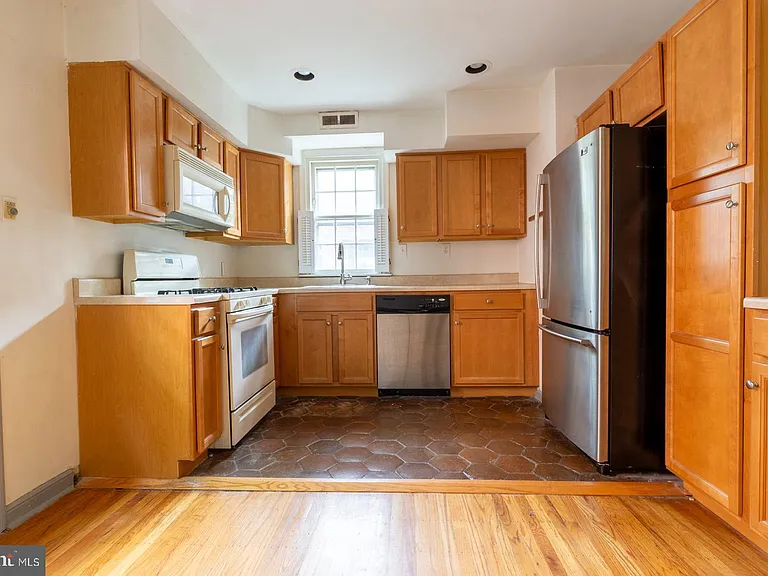 404 S Croskey St #A — Photo 6