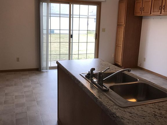 3rd image of 20 Dawson Cir