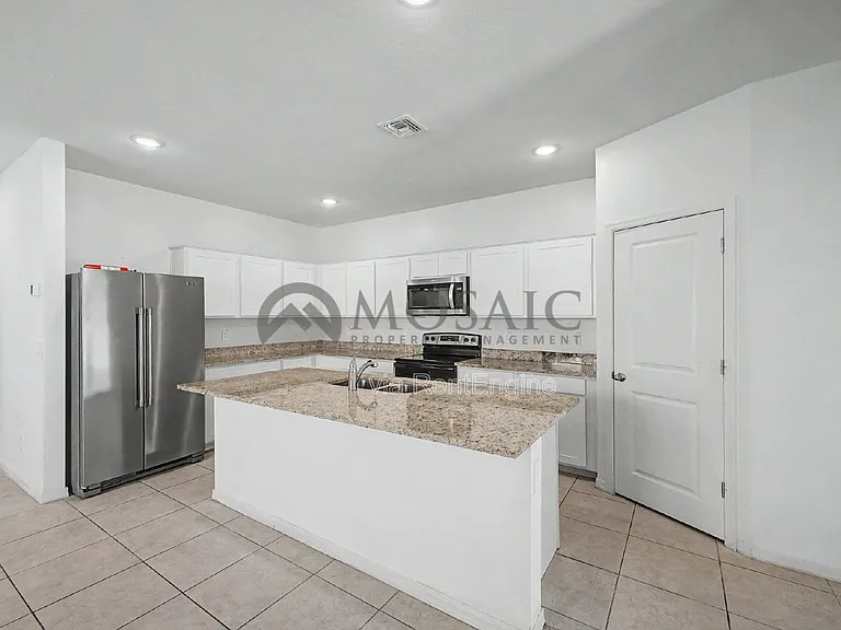 9553 W Agora Ln — Photo 8