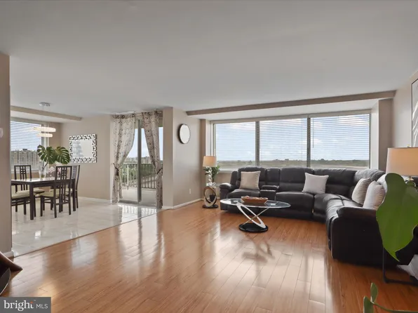 301 N Beauregard St APT 905, Alexandria, VA 22312