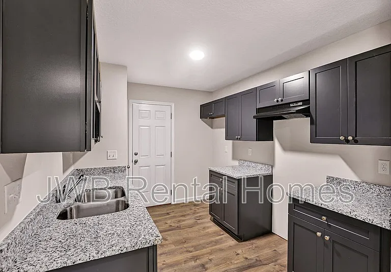1159 W 21st St — Photo 2