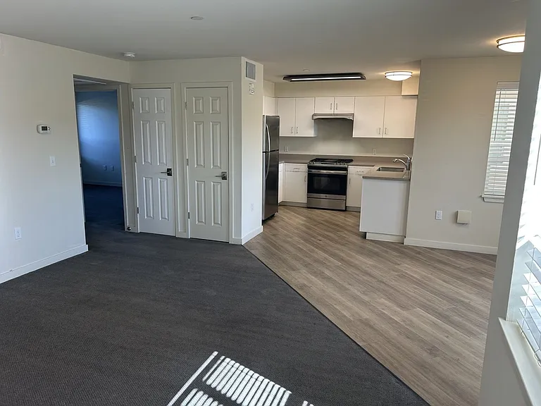 445 Southwest Blvd #8 — Photo 7