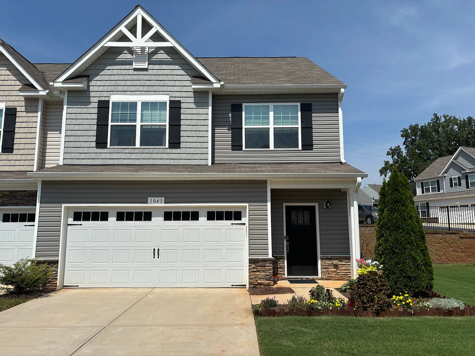3 bed, 2.5 bath, 2000 sqft, $2,050 — Photo 1