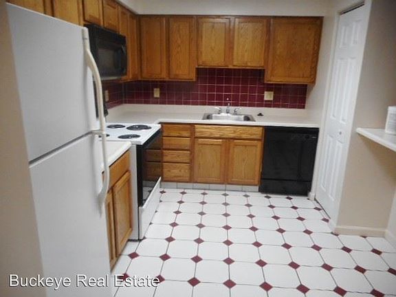 3rd image of 93 E 15th Ave APT C