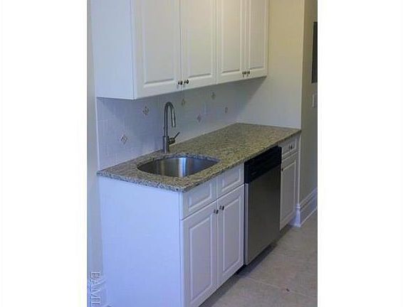 4th image of 10 Wright Pl APT 1C