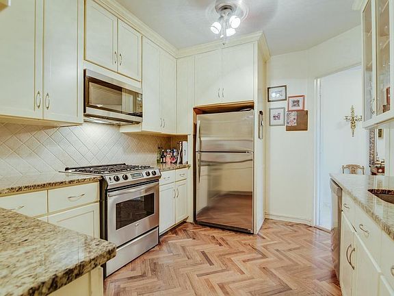 2nd image of 360 E 88th St APT 5F