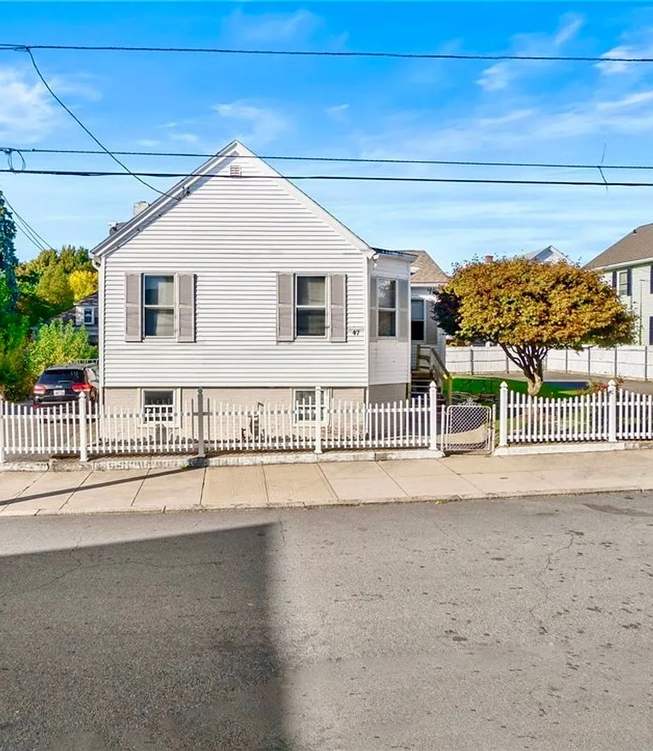 **Providence/Mount Pleasant 3 Bed Single Family - $2,895** — Photo 1