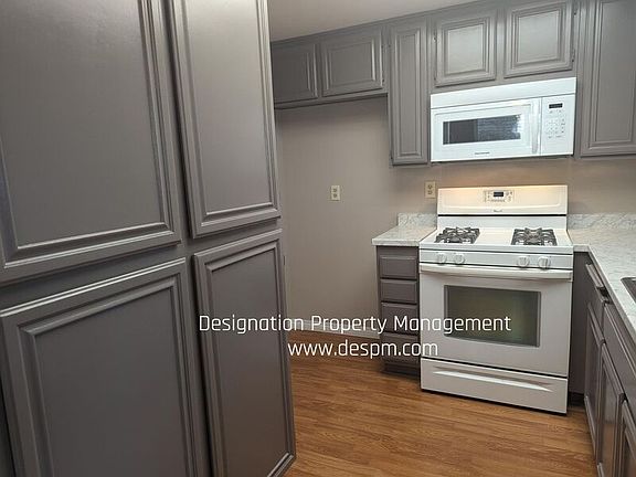 5th image of 6716 Clybourn Ave Unit 143