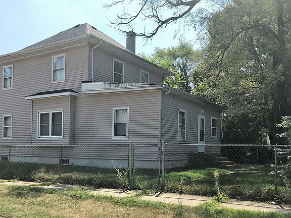 3rd image of 1008 Superior St
