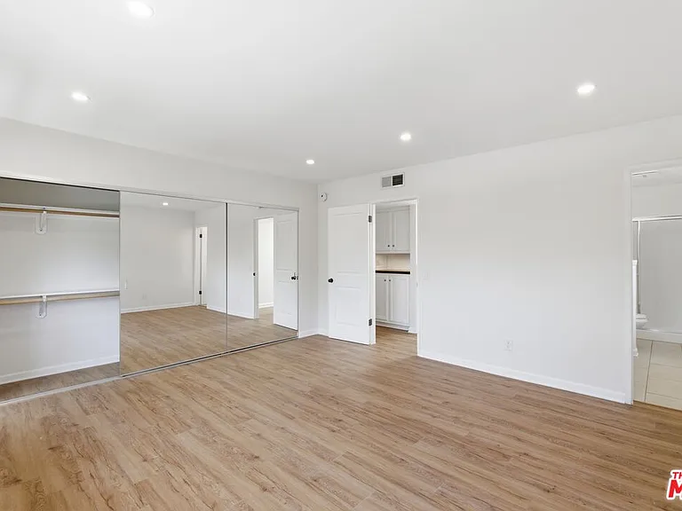 13025 W Moorpark St #101 — Photo 24