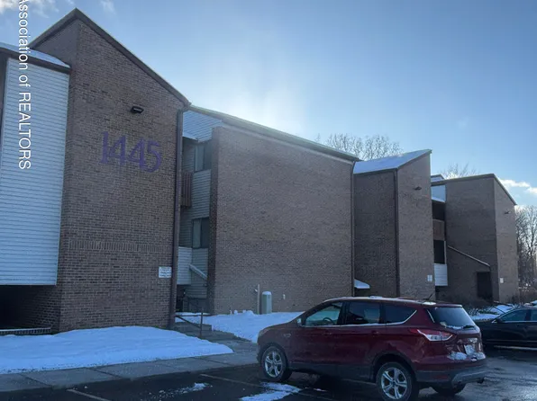 1445 E Pond Dr #36, Okemos, MI 48864