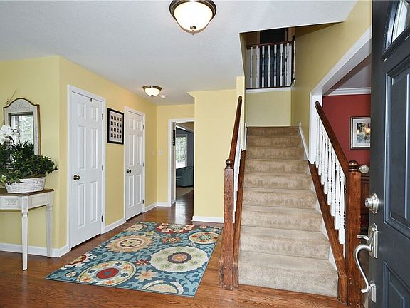 2nd image of 5835 Longview Cir
